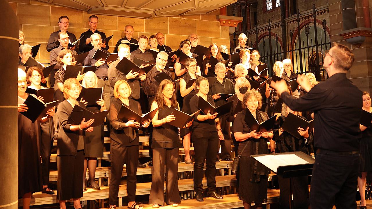 Klassischer Chor Klassischer Chor, Sänger sind schwarz gekleidet