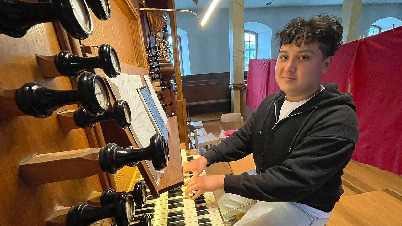 Tyron Unger an der Barockorgel Tyron Unger an der Barockorgel