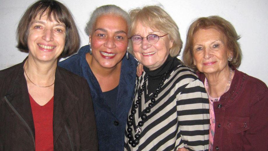 Vorstand von FIM 2017 vier Frauen mittleren Alters schauen in die Kamera und stehen nebeneinander