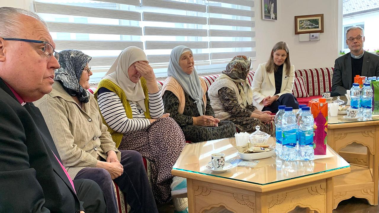 Frauen in Srebrenica Frauen in Srebrenica im Gespräch mit der Delegation