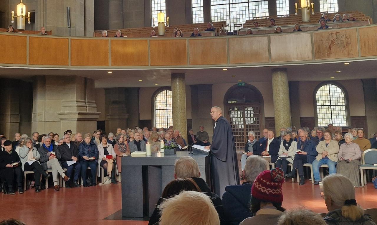 Fechtner Christuskirche Blick ins Kirchenschiff