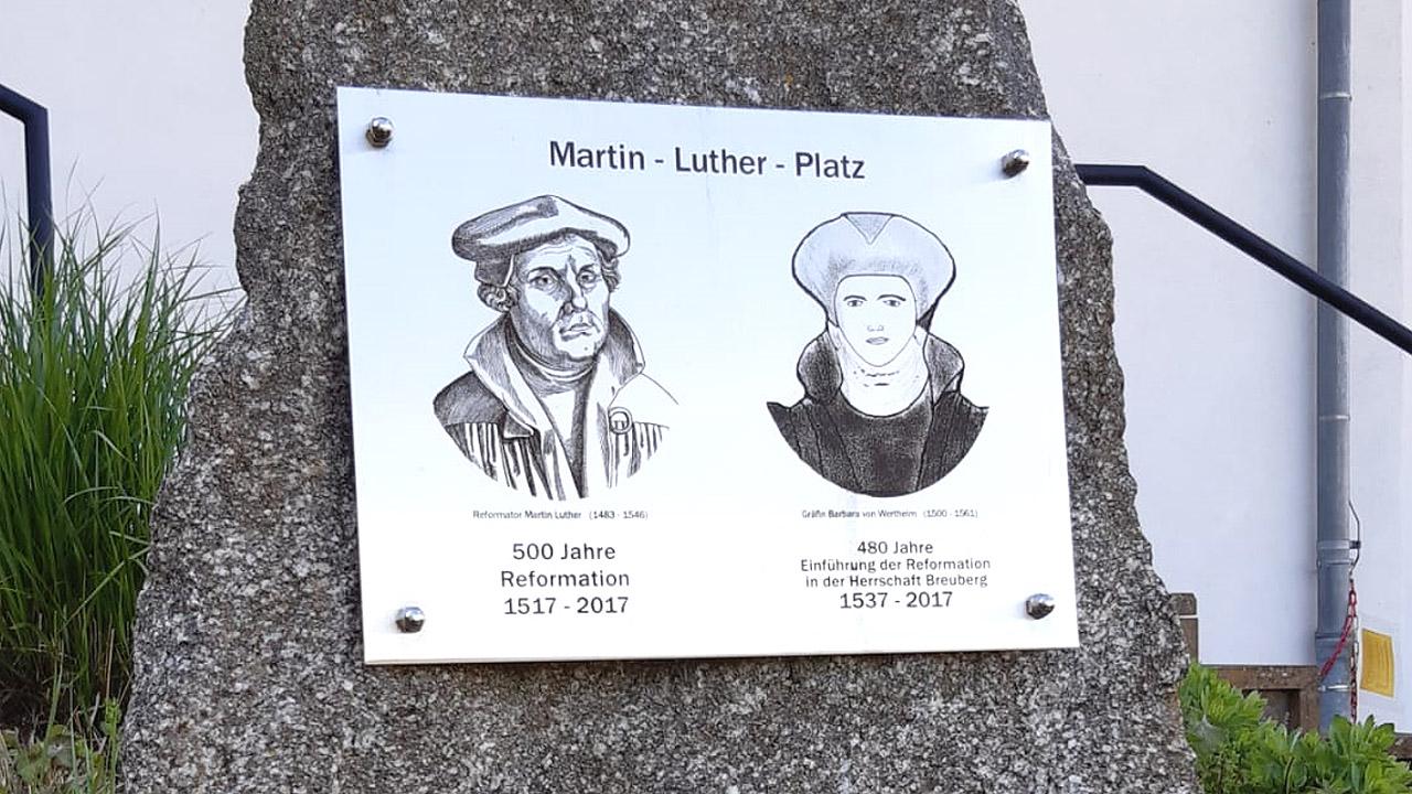 Reformations-Gedenkstein Tafel mit Martin Luther und Barbara von Wertheim