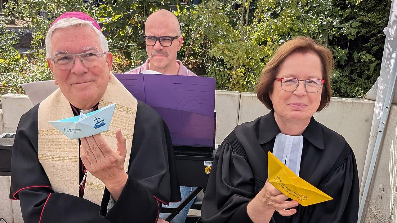 Thomas Löhr und Ulrike Scherf Weihbischof Löhr und die Stellvertretende Kirchenpräsidentin Ulrike Scherf