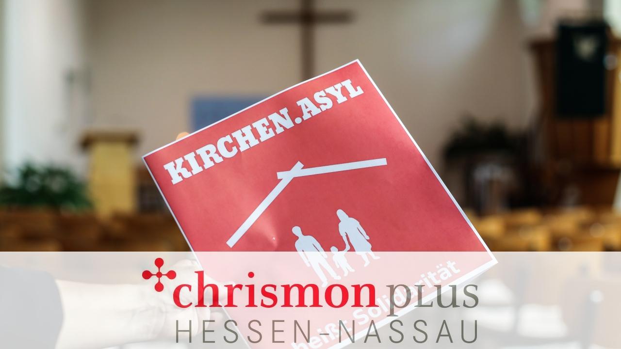 Blick auf einen Flyer mit der Aufschrift "Kirchen.Asyl heßt Solidarität"