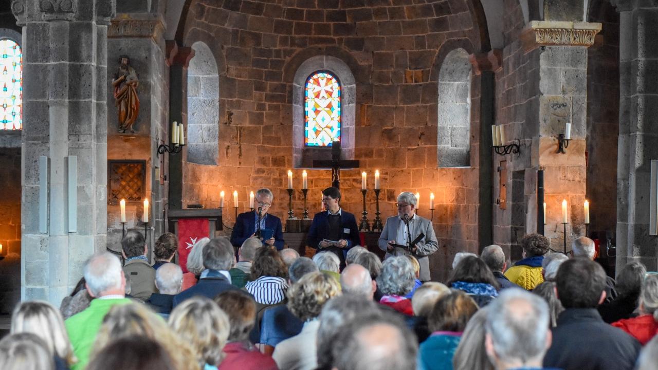 Spirituelle Kirche 2025 Abendandacht Blick ins Kirchenschiff der Komturkirche