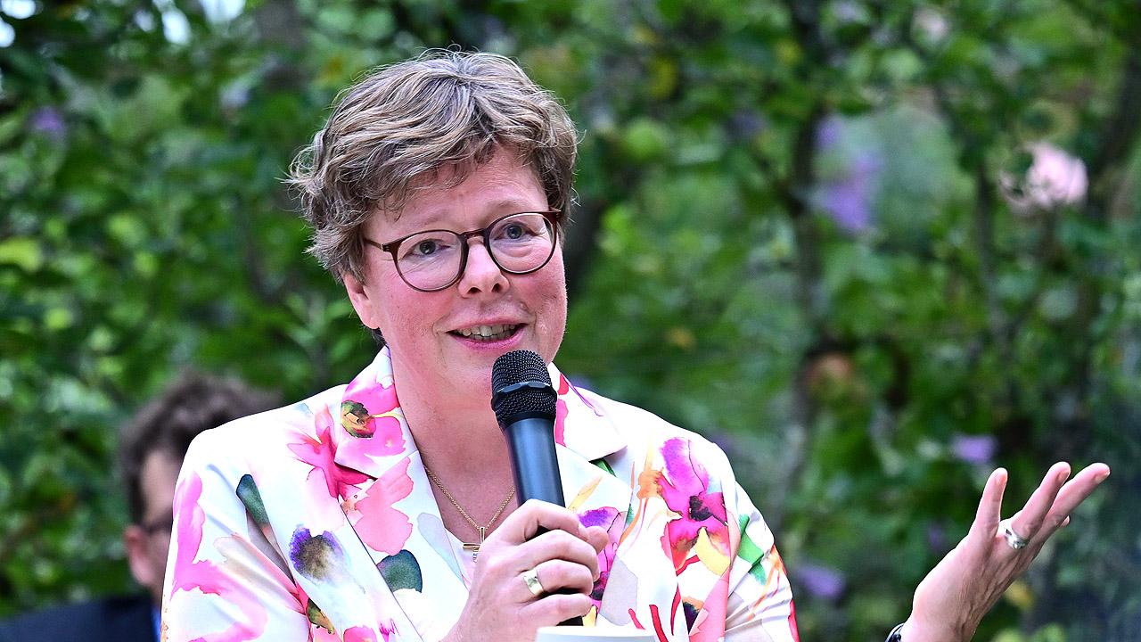 Beate Hofmann Beate Hofmann hält eine Rede