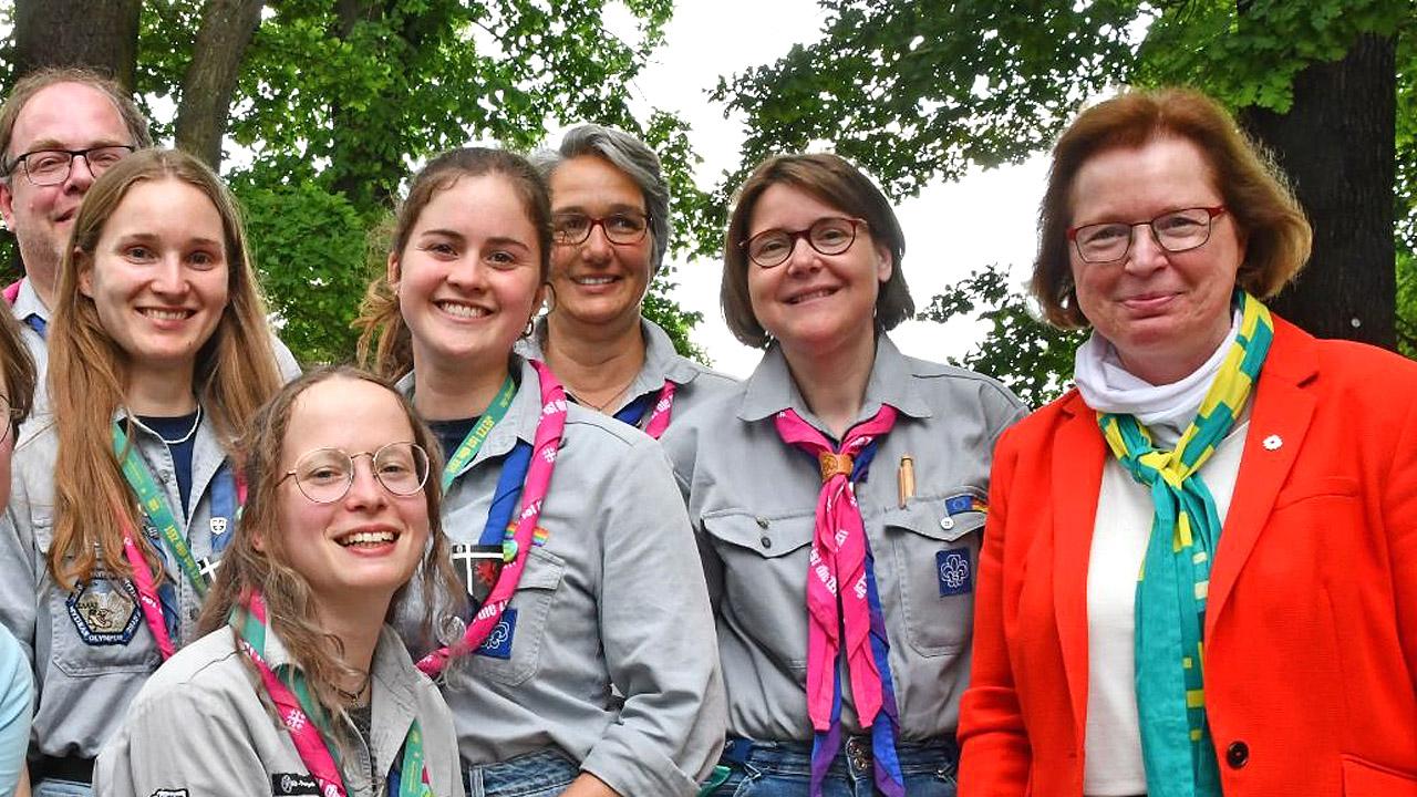 Pfadfinder Pfadfinder in grauen Hemden und Ulrike Scherf