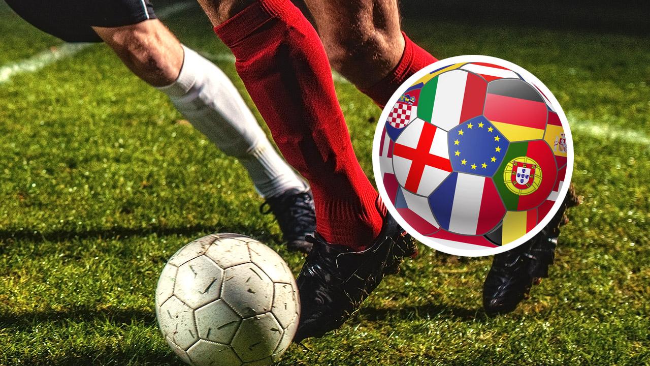 Fußballbeine mit Ball