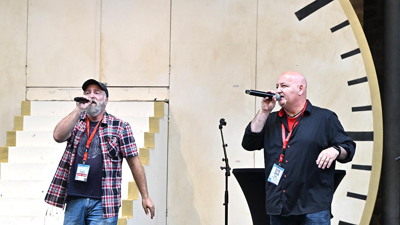 Superzwei  Zwei ältere Sänger