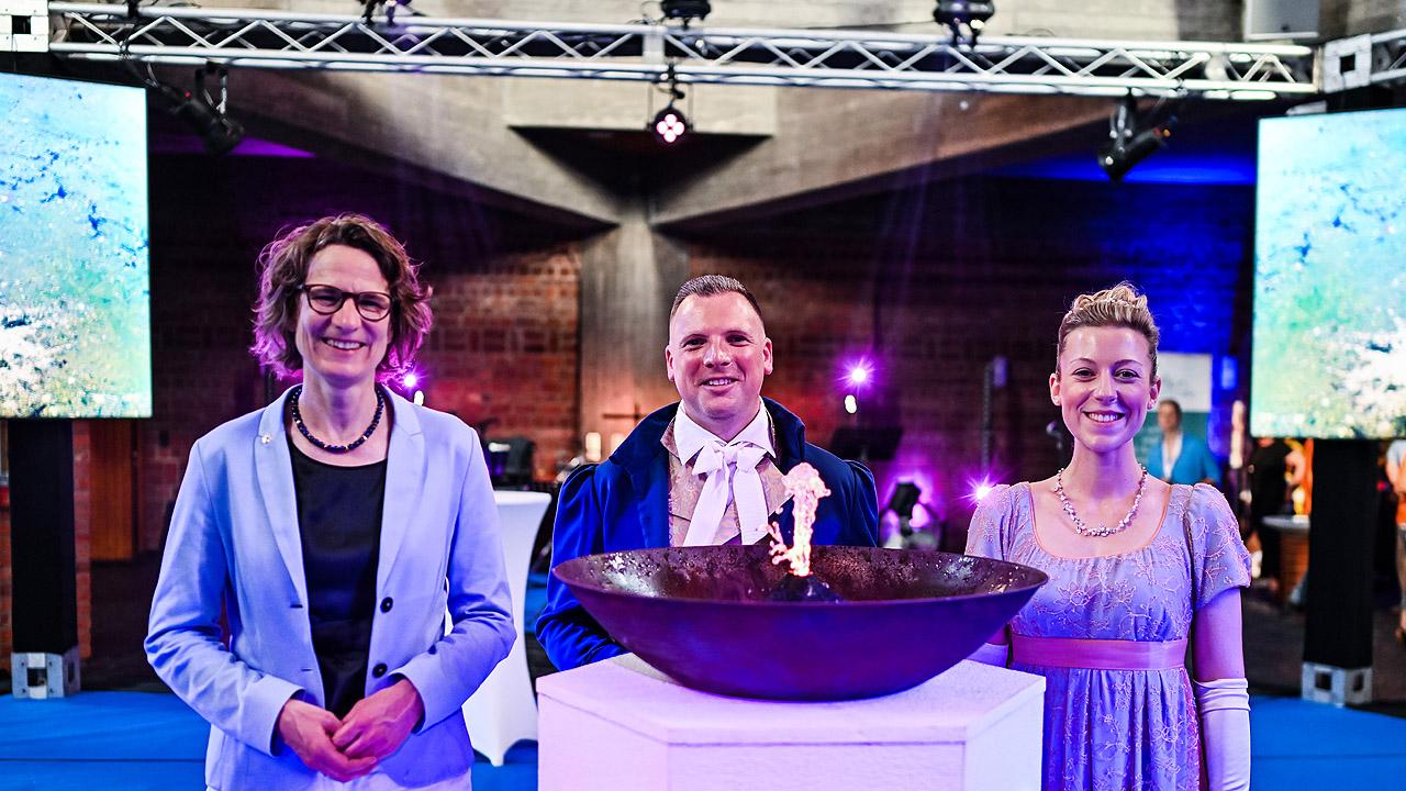 Quellenkirche Kirchenpräsidentin Tietz und zwei weitere Frauen